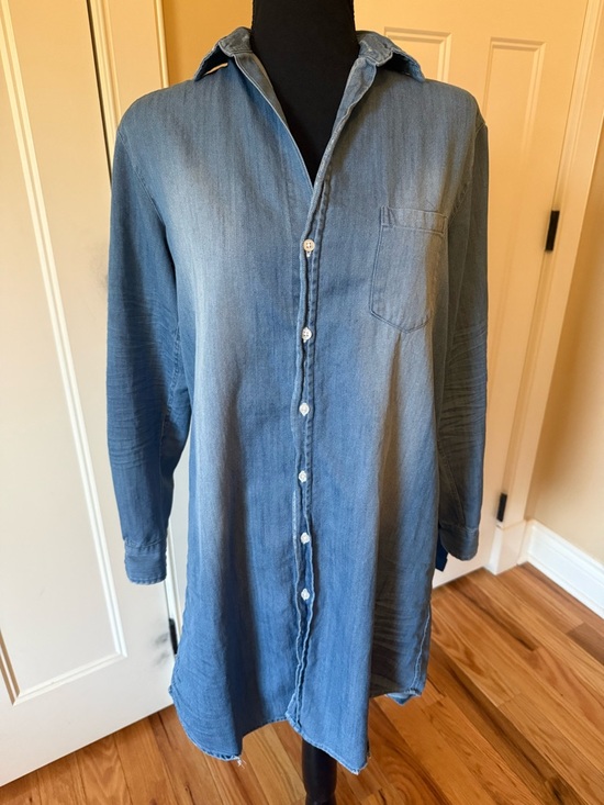 Frank & Eileen Dresses & Skirts - Frank & Eileen Light Blue Denim-Style Button-Down Shirt